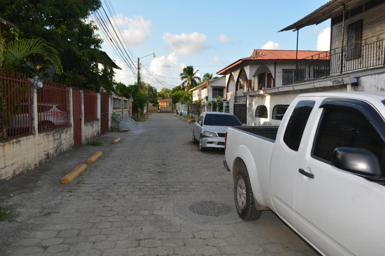 Apartamentos Y Hostal Rudon #1 Puerto Cortes Exterior foto